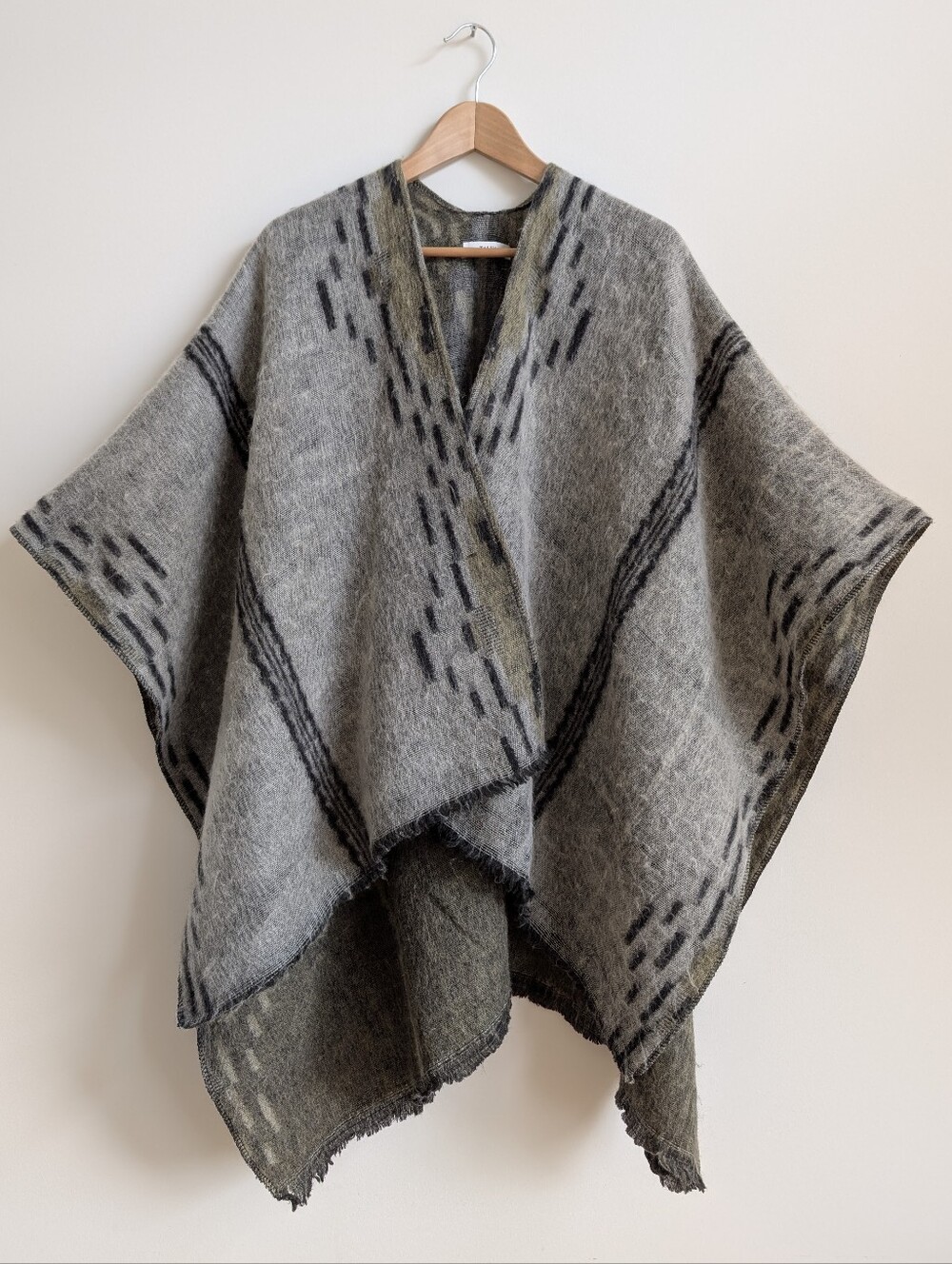Talula Aritizia Large Cozy Wool Blend Cape Grey Brown Black With Fringe